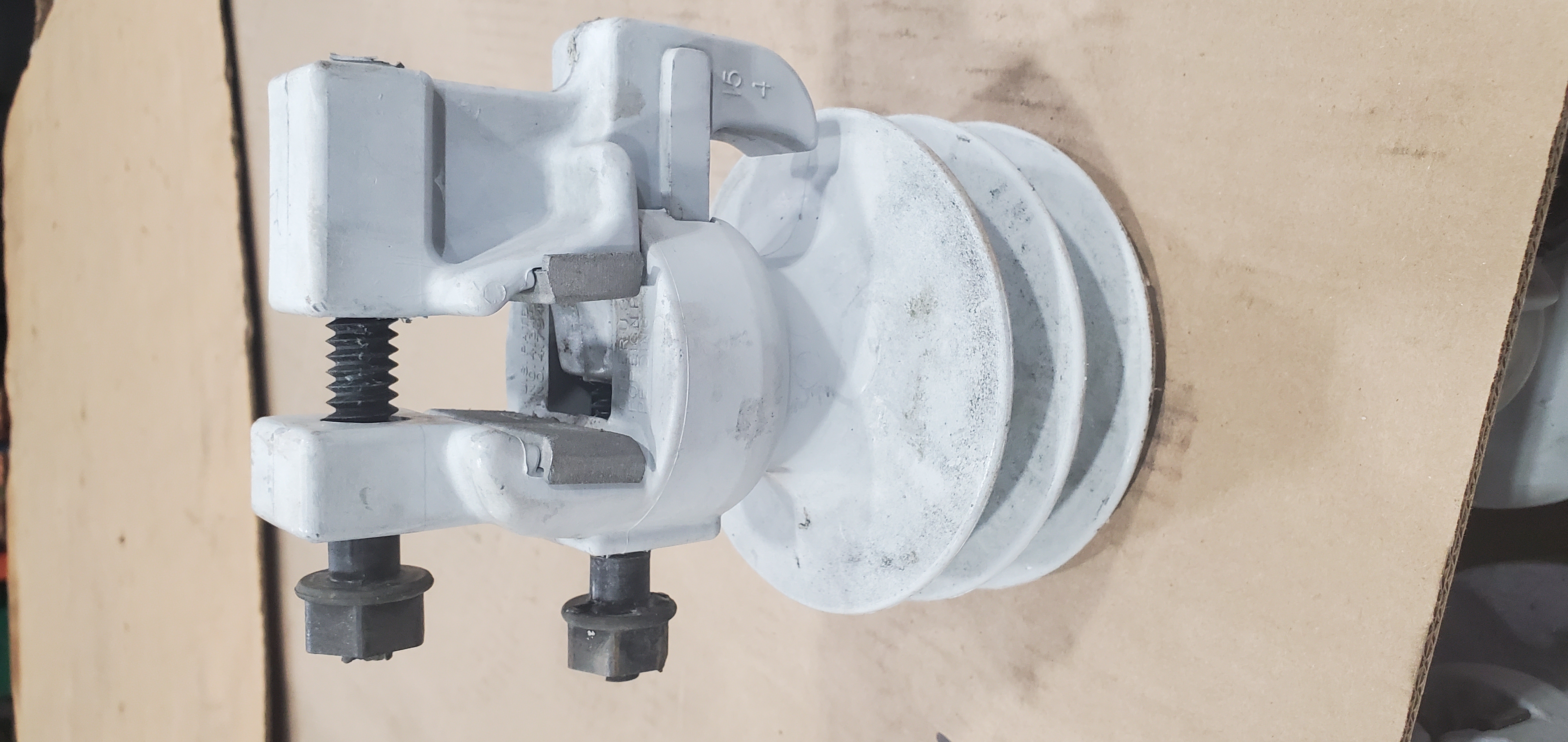 VISE-TOP PIN INSULATOR, C NECK, 15KV